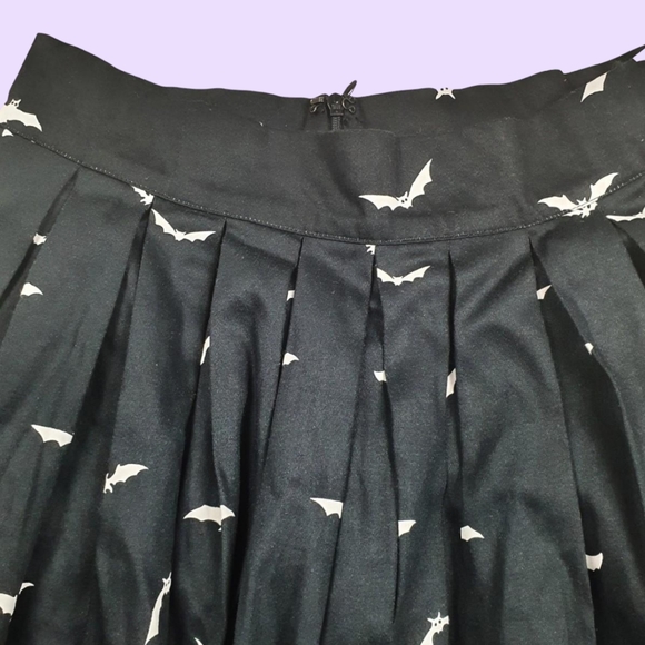 💀 Graveyard Pleated Circle Skirt 💀 - Picture 3 of 4